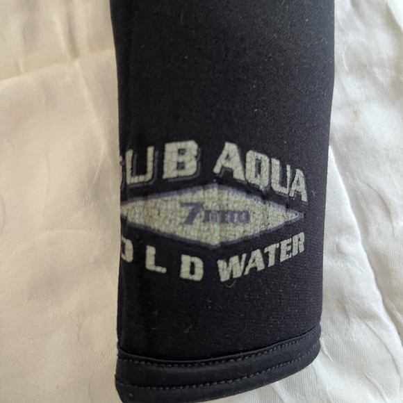 Bare wetsuit Size 10T - Picture 4 of 6